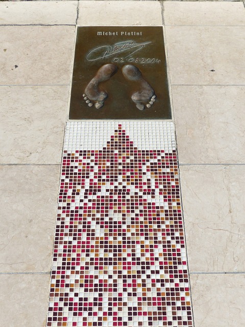 球迷调侃詹姆斯没头发，后者回应：你知道我有，而且多的是