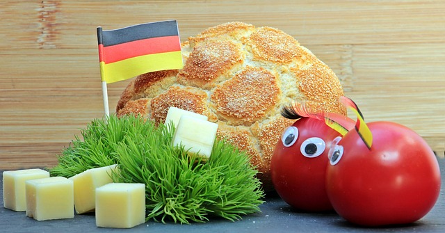 邮报：伯恩茅斯后卫塞内西与女足后卫鲍尔斯成英超新明星情侣