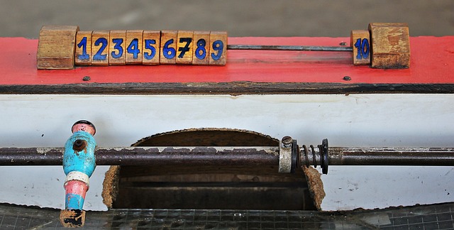 利物浦内讧曝光！斯洛特不愿卖迪亚斯，总监休斯却执意推动转会